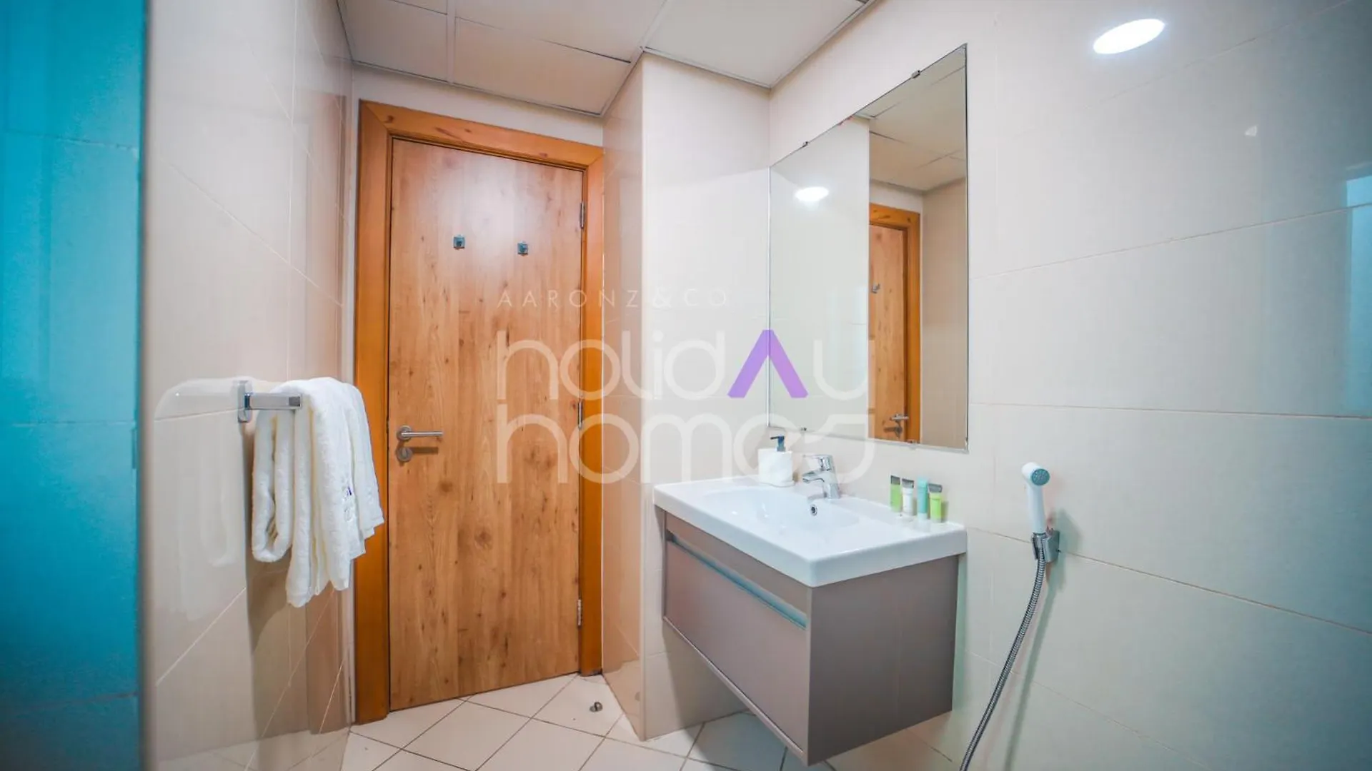 Stylish 2Br In Continental Tower Dubai Marina 아파트 아랍에미리트